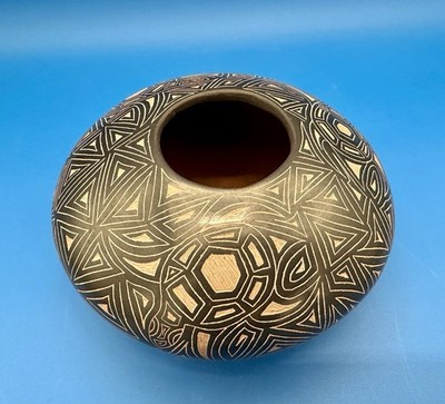 Mata Ortiz Casas Grandes Black Sgraffito Pottery 6'' Seed Pot - Cecy Bugarini