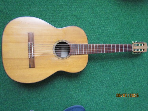 Helmut Hanika Model 1 Concert Guitar 4/4 Vintage manufactured, 1966. Please Read