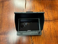 SONY CLM-FHD5 5  Monitor with Two Sony Batteries - Perfect Condition 