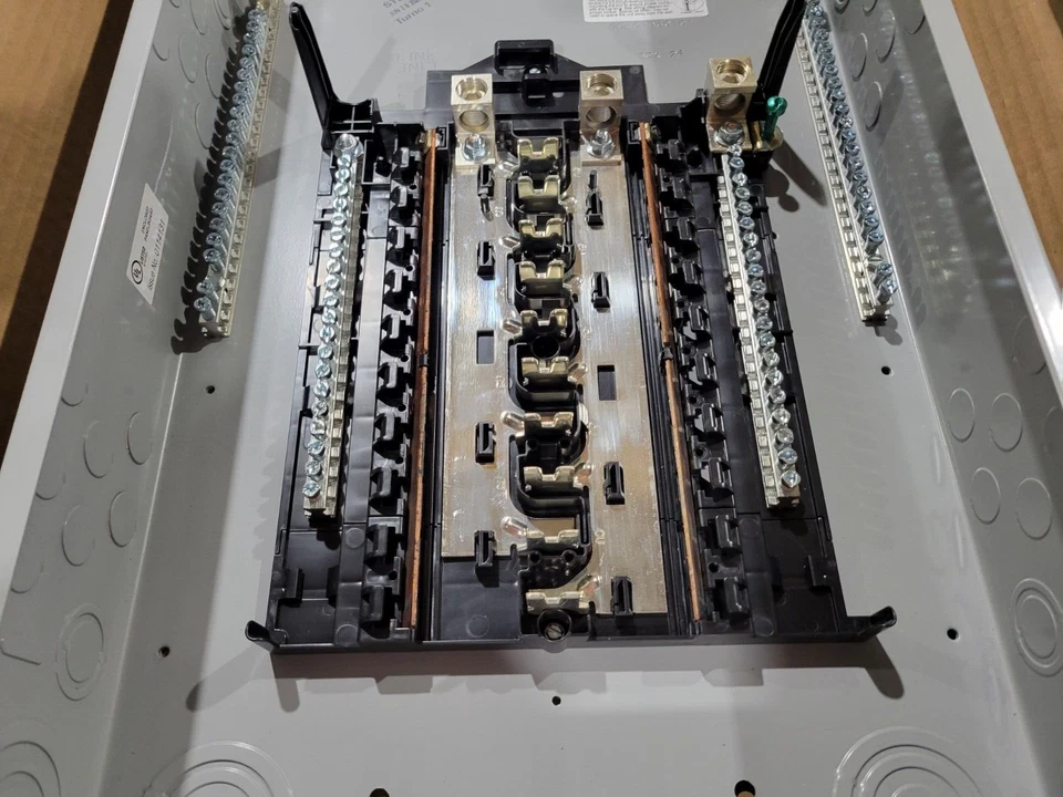 Siemens PN Series Main Lug Load Center 150A 20Space 1PH 3W 120/240V PN2040L1150C - Image 4 of 4