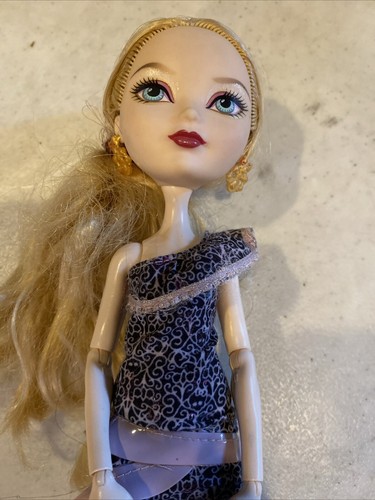 Ever After High Apple White Doll 2012 - Picture 2 of 4