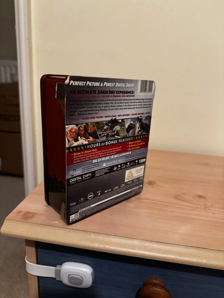 Jurassic Park Ultimate Trilogy (Blu-ray) Collectors Tin - RARE - Image 2 of 4