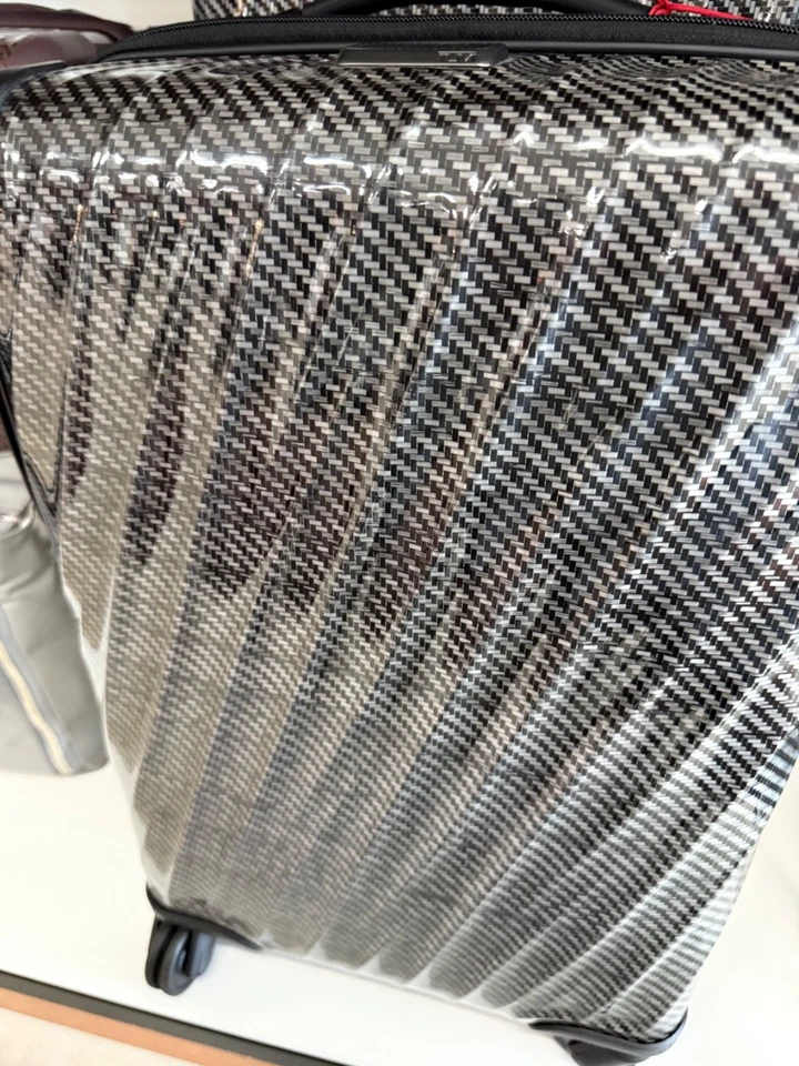 NUEVO Tumi 19 grados LITE - 22” CONTINENTAL 4 ruedas estuche de embalaje - GRAFITO NEGRO Foto 2 de 4