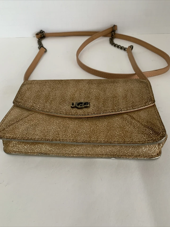 Bolso sin asas cruzado Ugg de cuero brillante Foto 3 de 4
