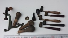 Objets de la chasse. Ancien lot d’accessoires pour rechargement cartouches.