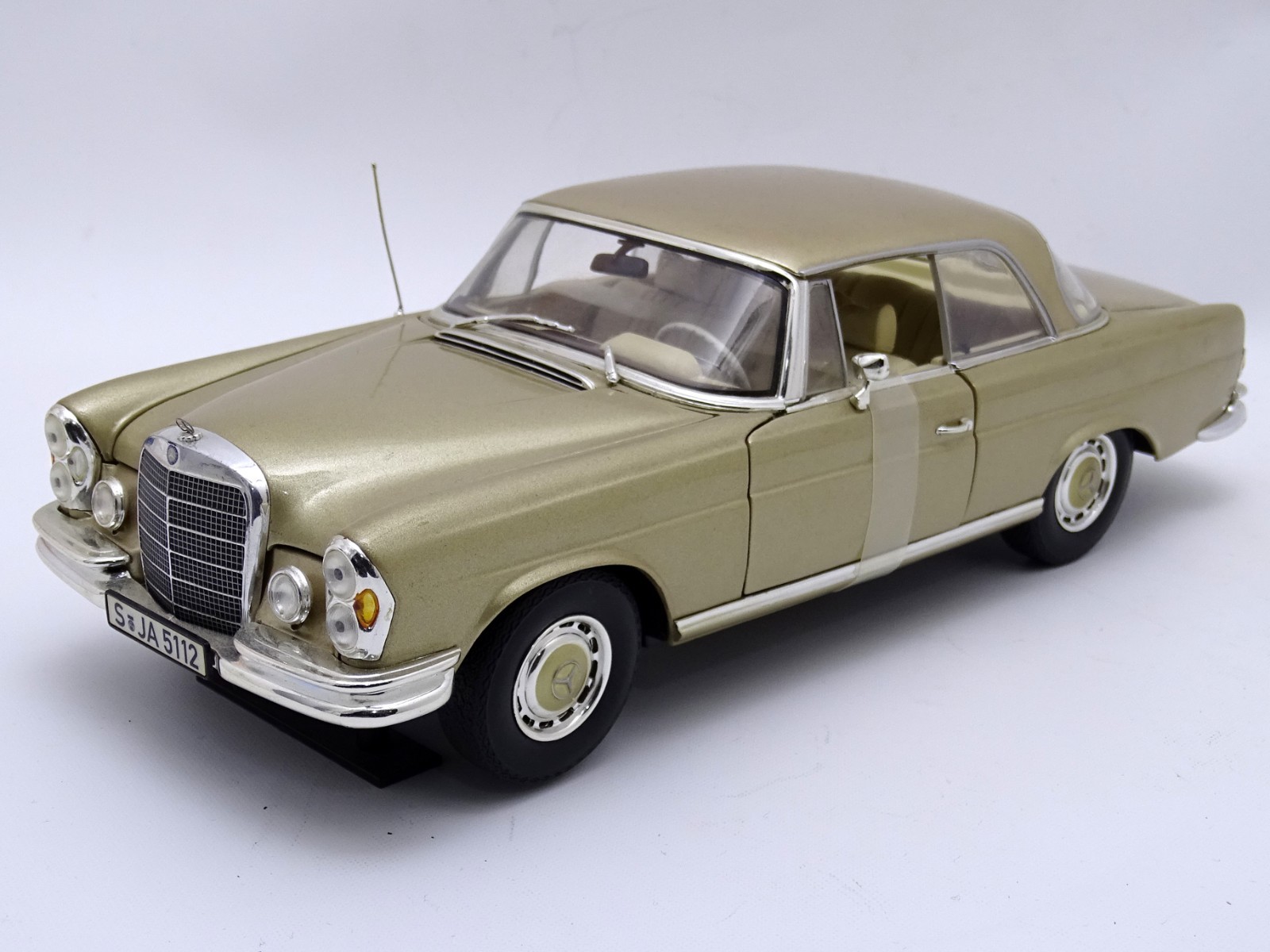 Jahr NOREV 1968 Mercedes-Benz 280 SE Coupe W111 Gold Metallic 1 18 Rare Jahr NOREV 1968 Mercedes-Benz 280 SE Coupe W111 Gold Metallic 1 18 Rare