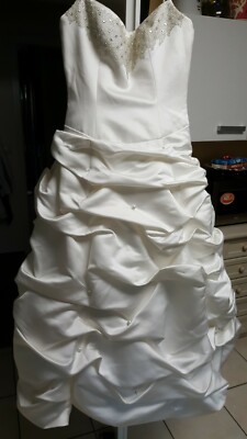  Hochzeits  Brautkleid in größe S 34-36 der Marke Demetrios nur einmal getragen