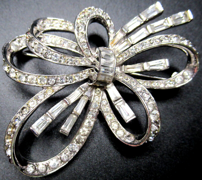 BOUCHER Sparkling Ice Baguette Rhinestone Bow Vintage Pin  display picture 2