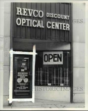 1977 Press Photo Revco Optical Center on E. 9th St., Euclid and Prospect Ave.