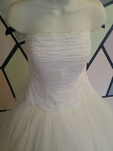 Oleg Cassini Brautkleid gebraucht (Größe 8) elfenbeinweiß trägerlos Raffung Glocke - Bild 2 von 17
