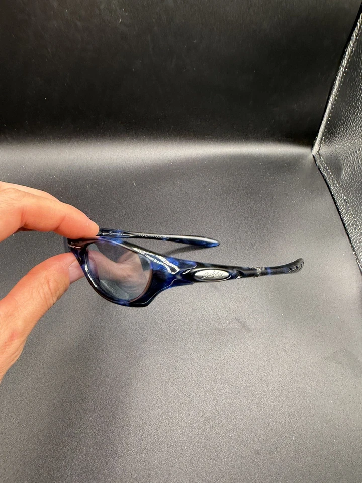 Oakley Fate Blue Tortoise con lentes azul-negro iridio 03-759 Foto 2 de 4