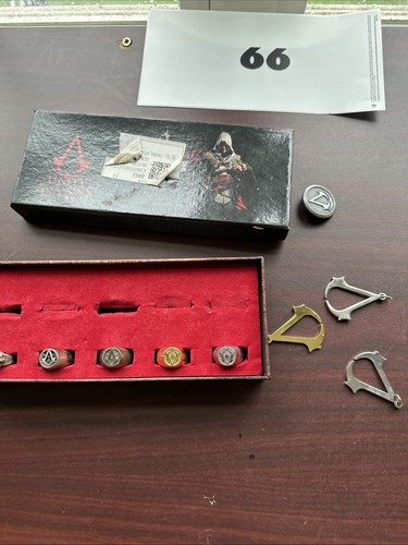 unity assassins creed V Rings Lot With Key Chains And Pin