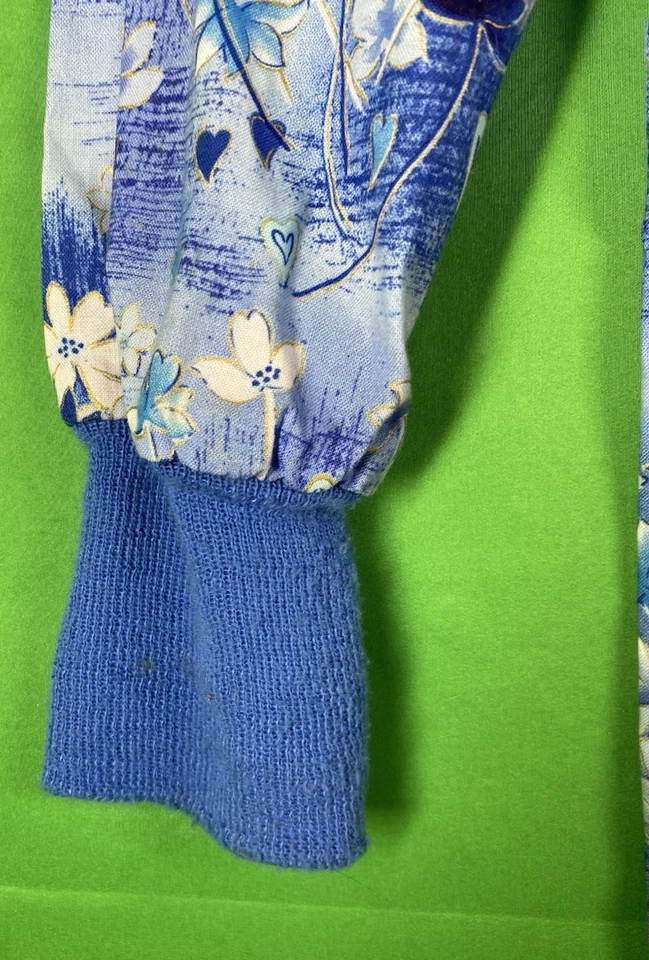 XS Blue and White Flower Patterned Cherokee Button Up Long Sleeve Scrub Top - Image 4 of 4