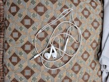 Apple Earphones EarPods with remote Mic f4 iPhone 5s 6S 6 Plus 4s 3.5mm Used