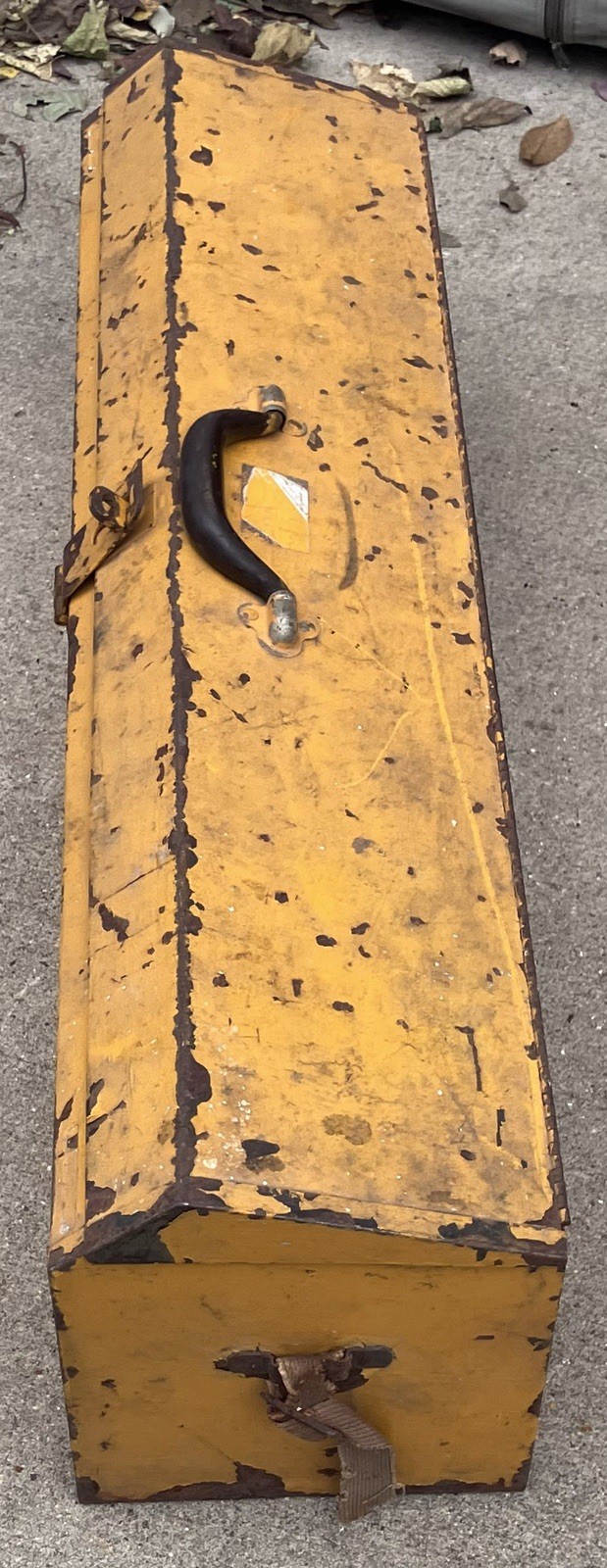 Vintage Lot Of 11 Disston Hand Saws, 3 Misc Saws & Vintage Hip Roof Toolbox