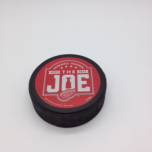 Official Detroit Red Wings "Farewell To The Joe" Commemorative Puck 1979-2017 - Bild 2 von 7