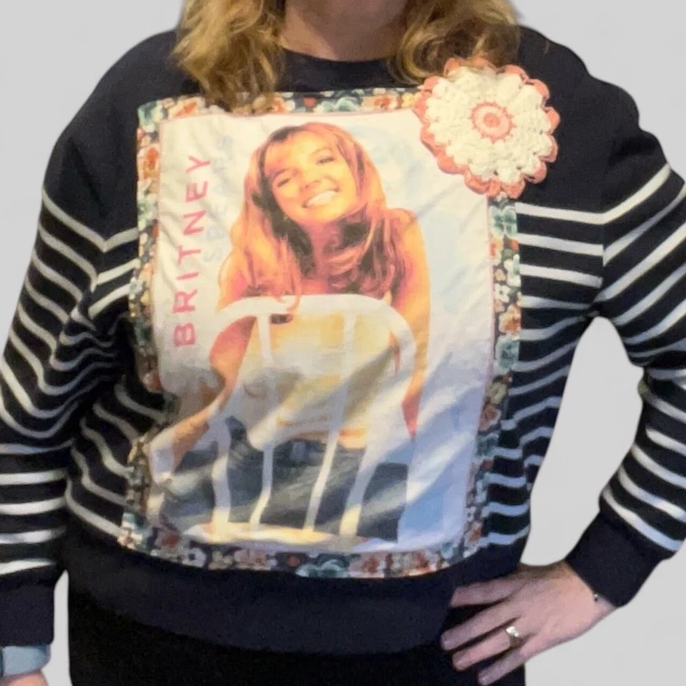 Sudadera Britney Spears Reciclada Floral Coqueta Apliques Cuello Redondo Mujer XL Foto 2 de 4