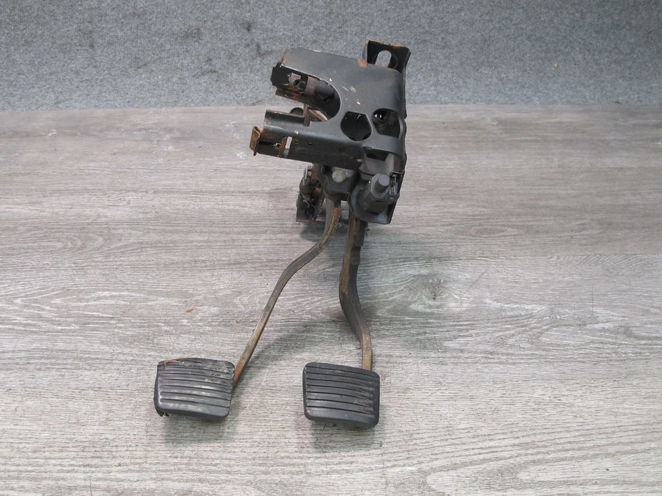 86-88 VW SCIROCCO MK2 M/T ГАЗ УСКОРЕНИЕ СЦЕПЛЕНИЯ ТОРМОЗ ПЕДАЛИ КОМПЛЕКТ W КАБЕЛЬ OEM - Изображение 3 из 4