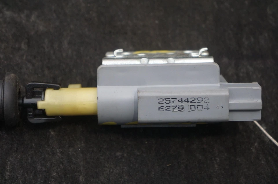 Actuador de cerradura de liberación de puerta de llenado de combustible 25744292 Chevrolet Corvette C6 Z06 05-13 Foto 4 de 4