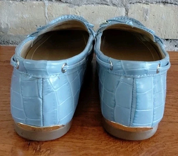 Mocasines Michael Kors de cuero azul en relieve de cocodrilo con detalle de lazo talla 9 Foto 4 de 4