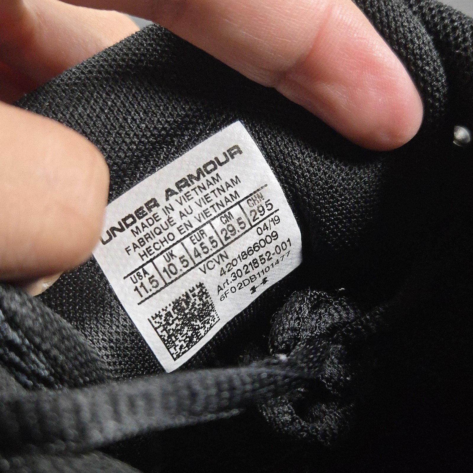 Under Armour Charged Rogue Shoes Mens Size 11.5 Black Red Sneakers 3021865-001 thumbnail 9