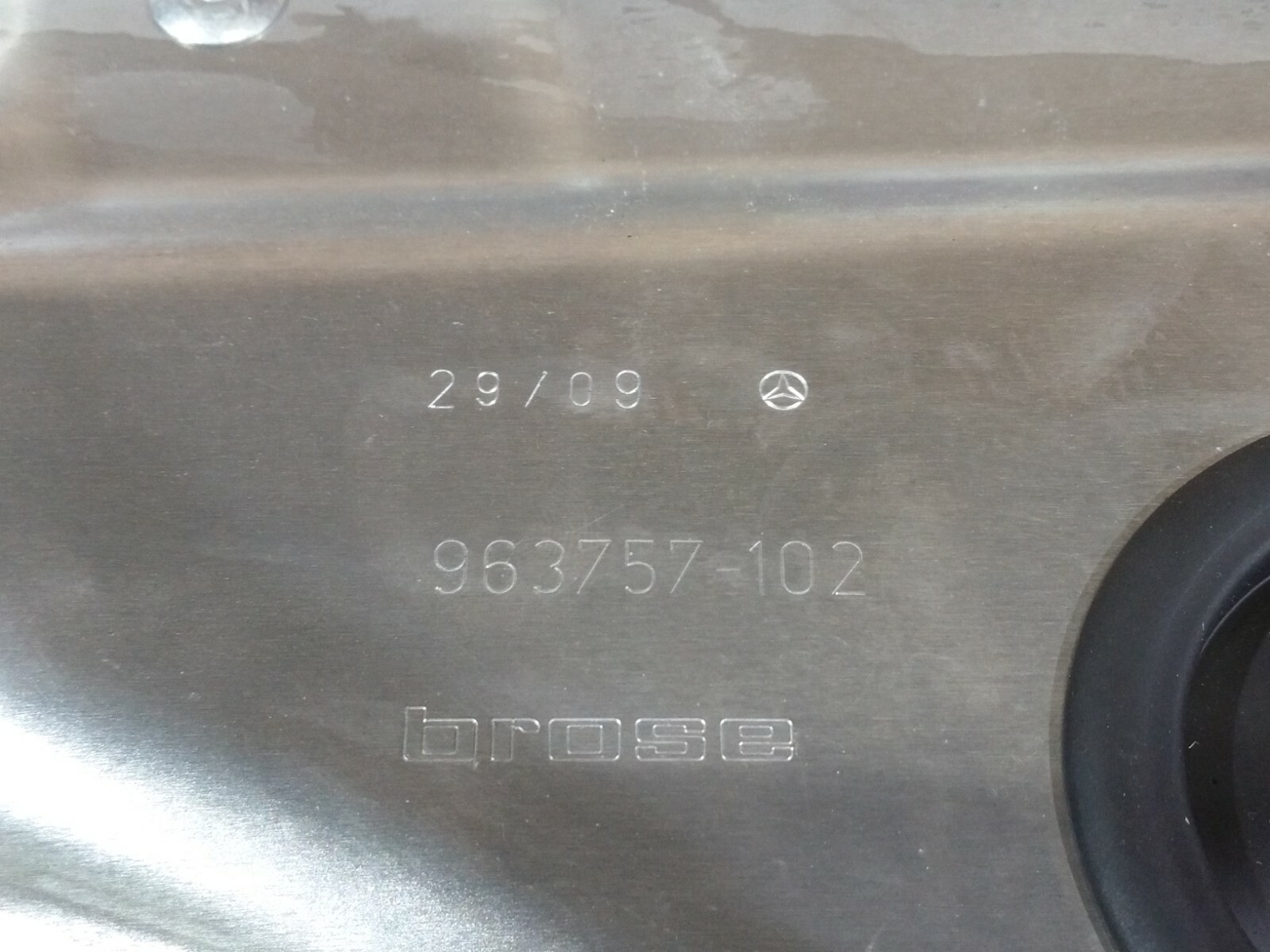 Mercedes-Benz E W212 Right Front Door Speaker A2128200302 Pum7473 