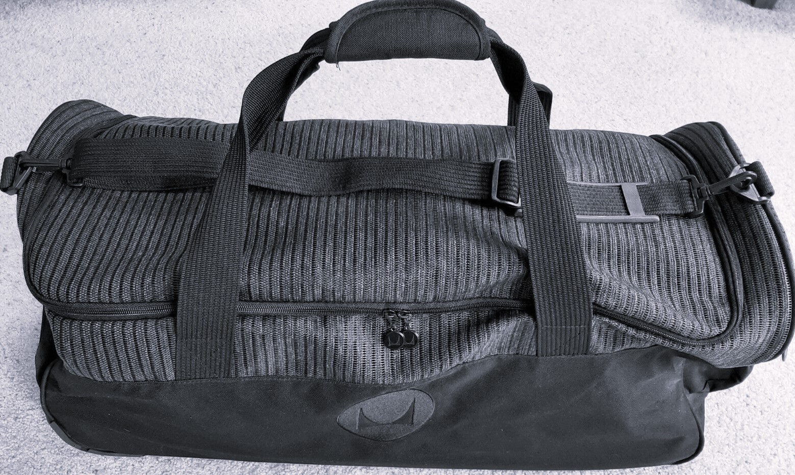 NEW Herman Miller Knoll Aeron Pellicle Fabric Mesh Black Rolling Duffle