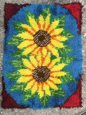 Vintage 1970s FLORAL Latch Hook Wall Hanging Rug 27  x 20  Cottage Core