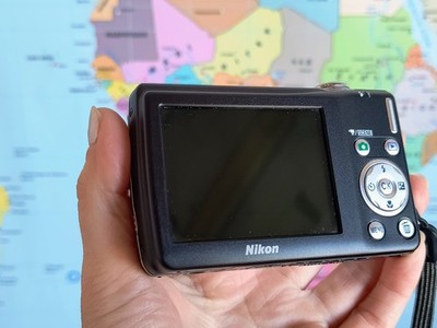 Nikon COOLPIX S203 10.0MP Digital Camera - Black Fully Working