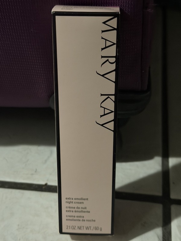 Mary Kay Extra Emollient Anti-Aging Cream for Dry Skin - 2.1 fl oz