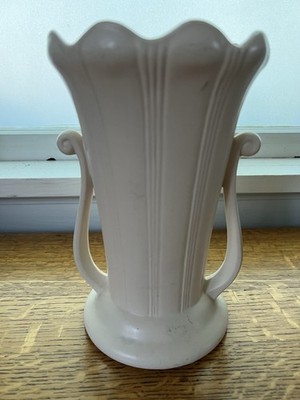 Hull Pottery USA Vintage 218 9  Matte White