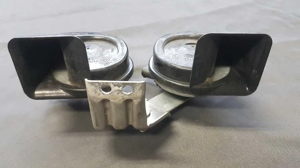 BMW E63 E64 M6 ///M Factory Horn Pair High Low Pitch 2006-2010 USED OEM - Image 2 of 4
