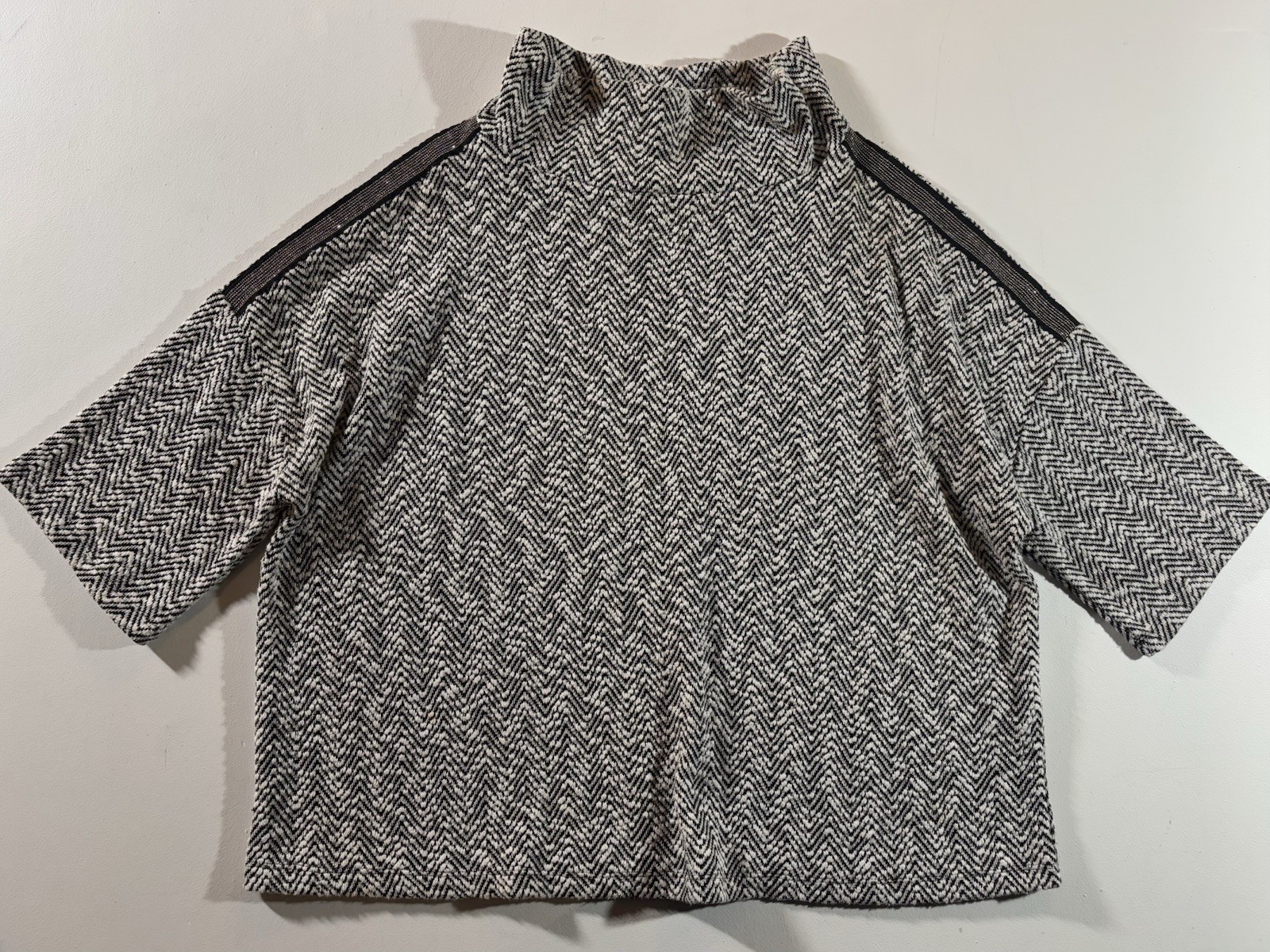 Chico’s Zenergy Women’s Size 2 White Black Mock Neck Sweater Bead Embellished