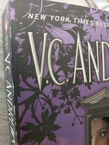 Secrets In the Attic by V.C. Andrews Pocket Books Paperback Book - Picture 5 of 6