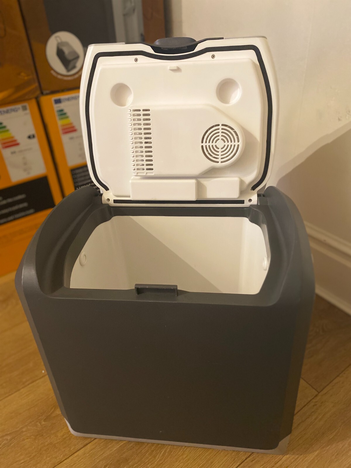 Halfords 24 litre 12v Electric portable Coolbox with car and mains