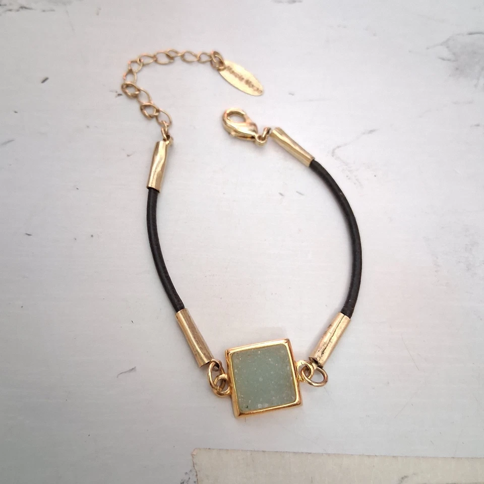 Pulsera Marcia Moran Cuero Cuadrada de Cuarzo Drusy Verde Menta Tono Dorado Talla 6 Foto 2 de 4