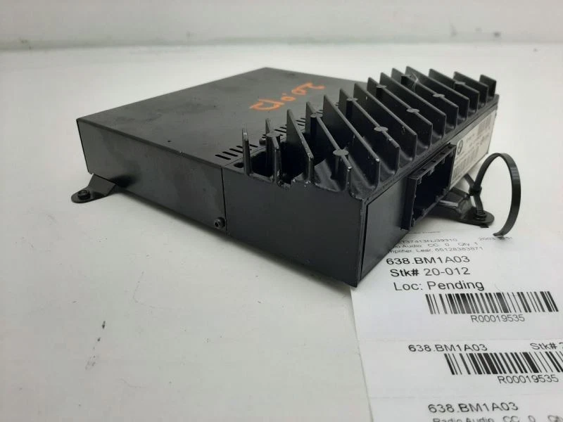 00 01 02 03 04 05 BMW 325I Lear Amplifier 65128383871 - Image 2 of 4