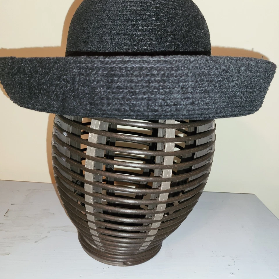 Винтажная женская шапка Brooks Brothers акриловая черная. 22 дюйма круг. Энни Холл? - Изображение 2 из 4