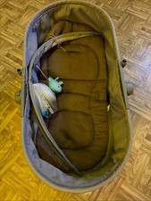 Babywippe und Bett in einem mit Vibration