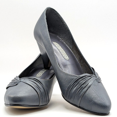 Connie Dusk Women's Leather Pump, Blue, 2'' heel, Size 6M, Made in Brazil