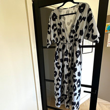Women’s Grey & Black Leopard Animal Print A-Line Midi Dress V-Neck Button S