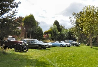 Foto 6x4 Oldtimer und Oldtimer Hyde\/SJ9494 ausgestellt am Gee Cross F c2017