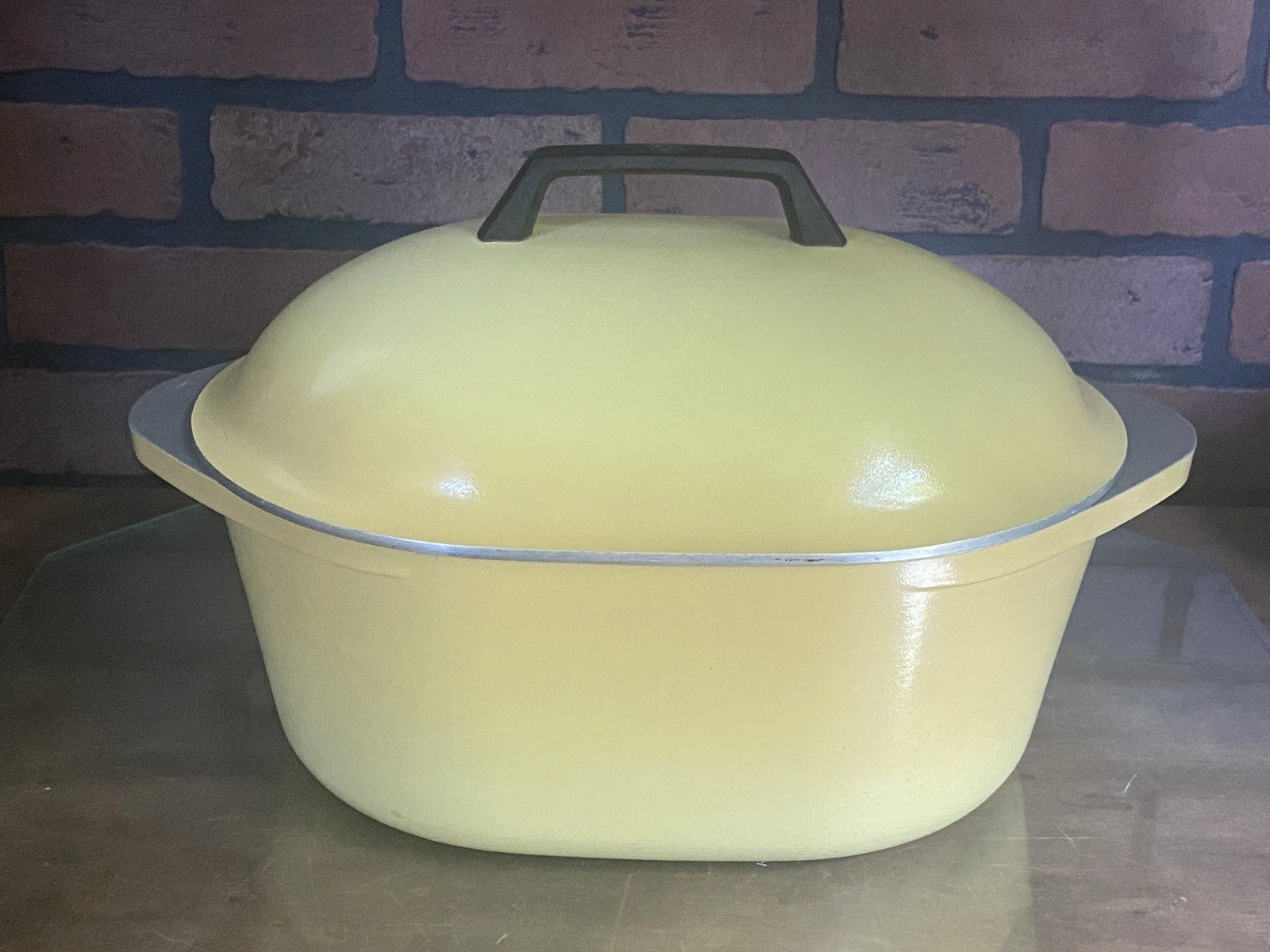 Vintage 6qt CLUB Aluminum Oval Roaster Yellow Lid Dutch Oven