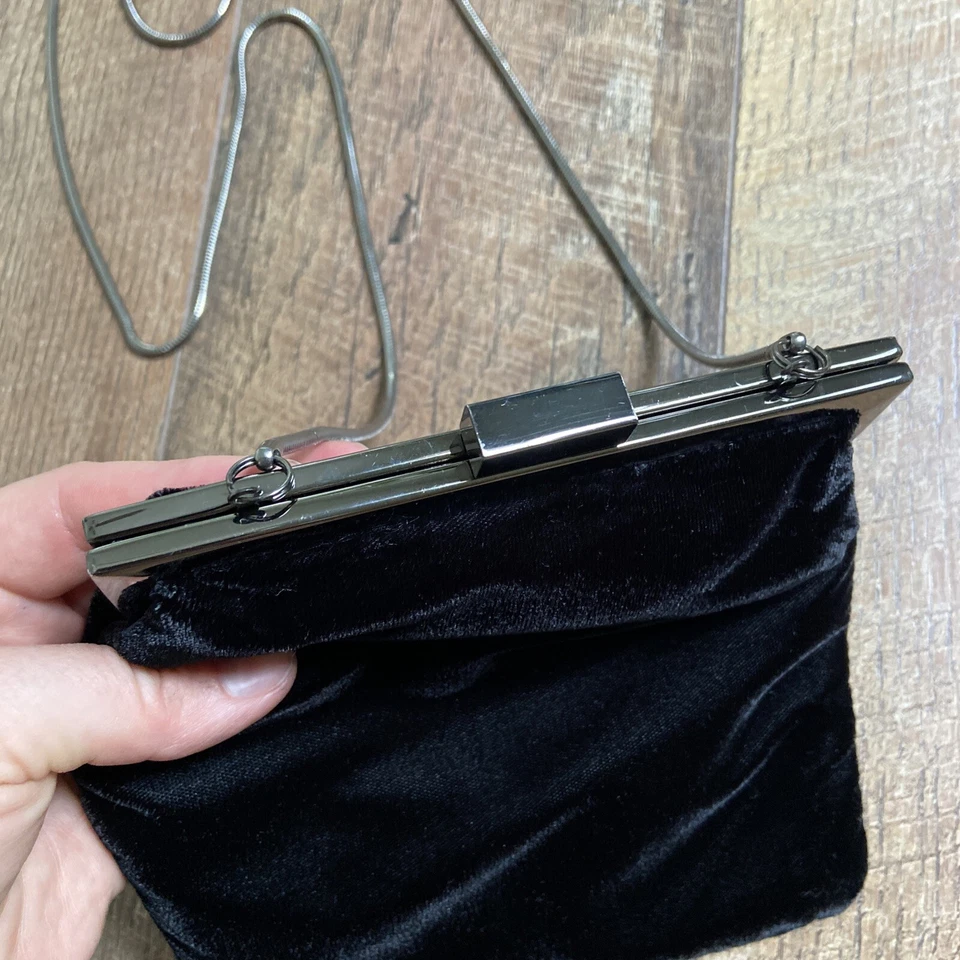 Mini clutch de terciopelo negro vintage express cadena escondite Y2K años 90 despistado Foto 3 de 4