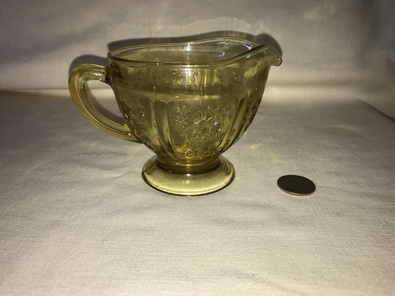 PRETTY VINTAGE GOLD YELLOW DEPRESSION GLASS CREAMER CREAM PITCHER Flower Design