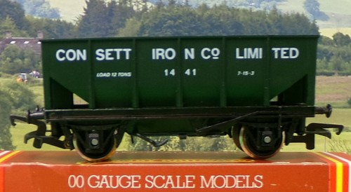 Hornby R732 Operating Ore Wagon 'Consett Iron' green working OO (n) - Picture 1 of 3