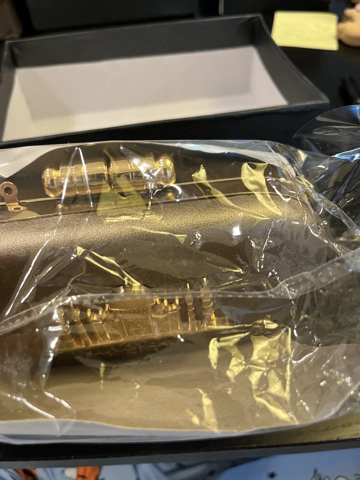 Bolso sin asas Sabyasachi Taj Mahal Fiesta Noche Formal Cartera, marrón topo metálico Foto 2 de 4