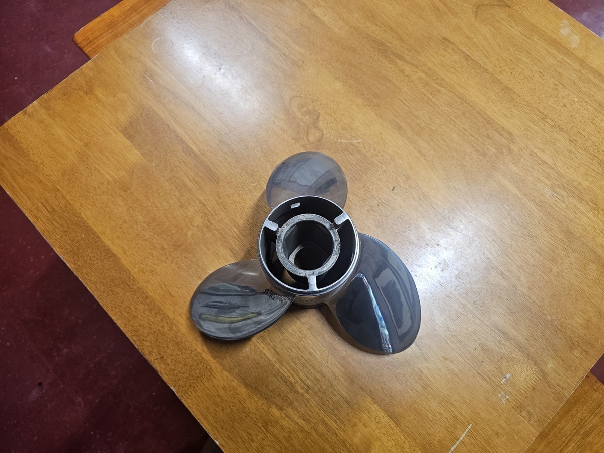 メル　2/4 Mercury Marine Laser II Prop 48-16544 19p Boat Propeller for