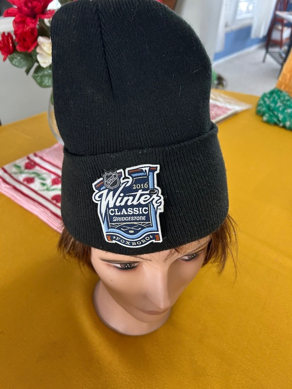 2016 NHL WINTER CLASSIC BEANIE HAT BOSTON BRUINS/MONTREAL CANADIANS EXC