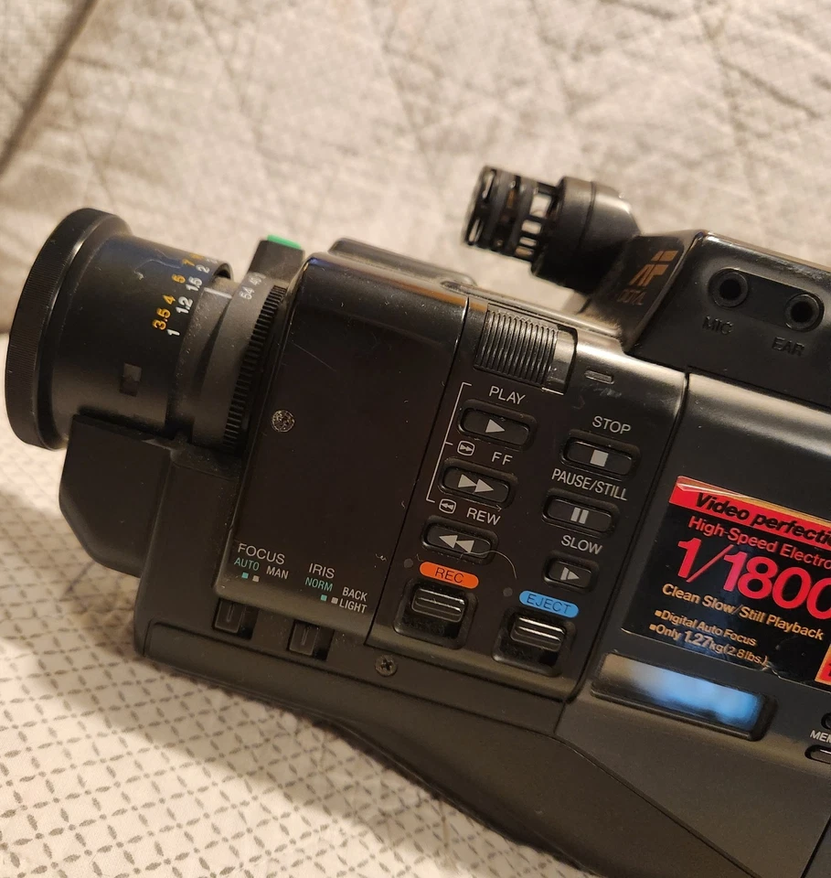 Vintage Sanyo 8mm Video Camcorder VM-D1 Vision 8 No Battery Parts Only 80s - Image 3 of 4